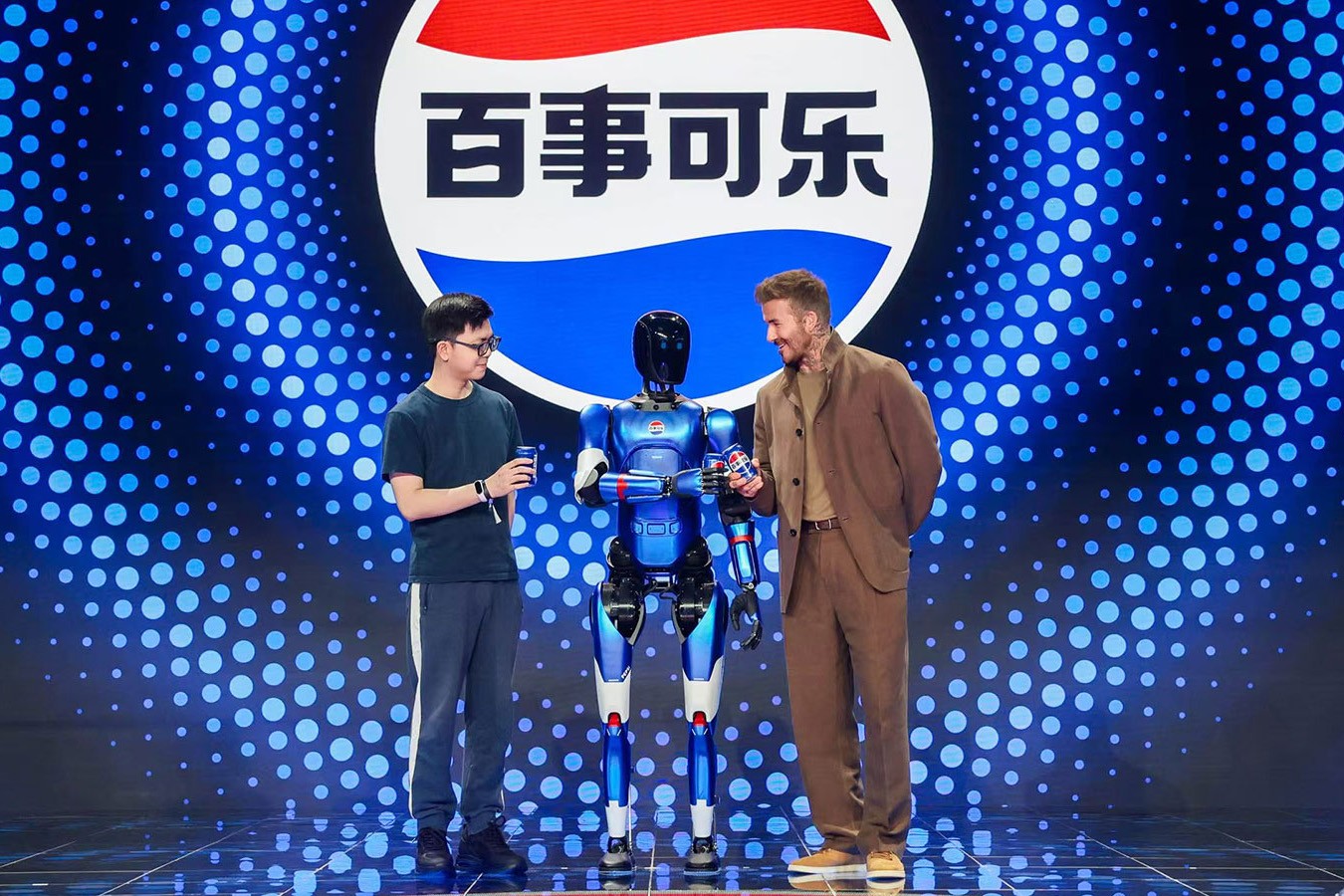 z6.com机器人携手百事中国共创“百事蓝宝” 共燃渴望新章